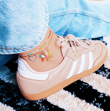 Afbeelding in Gallery-weergave laden, Enkelbandje rvs goudkleurig zeester en edelstenen