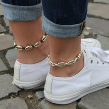 Afbeelding in Gallery-weergave laden, Wit Enkelbandje met lichte goudkleurige schelpen