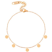 Afbeelding in Gallery-weergave laden, Deze kant-en-klare trendy enkelbandjes (RVS) coin gold zijn een perfecte aanvulling op jouw collectie sieraden! Dit subtiele enkelbandje heeft een fijn schakelbandje en kleine muntjes van 6mm. Het enkelbandje heeft een totale lengte 31cm, dit is inclusief het verlengkettinkje van 6cm. Materiaal: stainless steel/roestvrij staal.