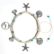 Afbeelding in Gallery-weergave laden, Wil je een geknoopt enkelbandje kopen? Wat dacht je van dit ecru bandje met leuke bedels eraan? Heerlijk zomers!