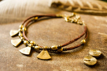 Afbeelding in Gallery-weergave laden, gelaagd enkelbandje met koperen details