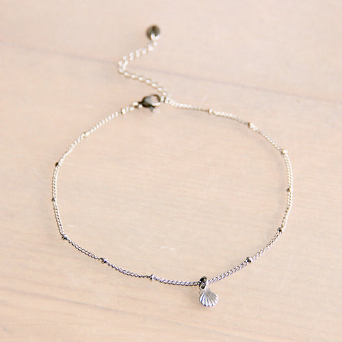 Zilver rvs enkelbandje met mini schelpje van rvs. Zeer fijn enkelbandje met verlengketting.